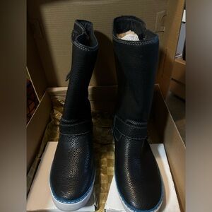 NEW UGG Australian Leather Boots Sz 6